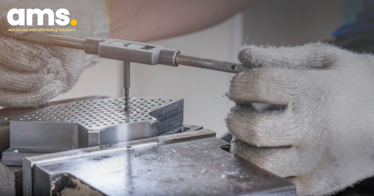 Dựa vào vật liệu gia công