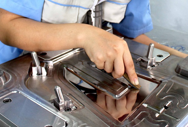 Khuôn mẫu được đánh bóng bằng phương pháp mài mòn