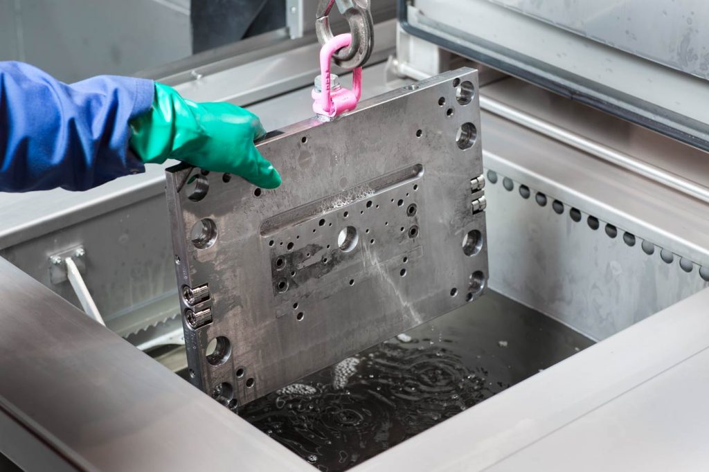 Đánh bóng khuôn bằng sóng siêu âm