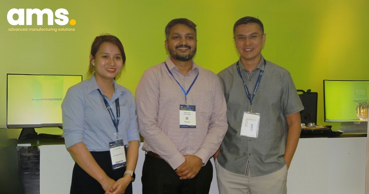 Đại diện AMS cùng Giám đốc Marketing Sandvik Coromant - Ông Abhijeet Choure