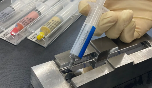 Hợp chất kim cương được sử dụng trên khuôn