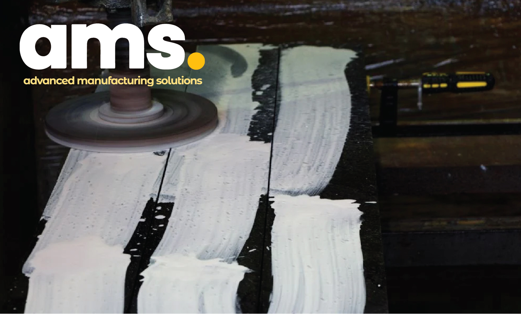 Bột kim cương đánh bóng được làm bằng gì?