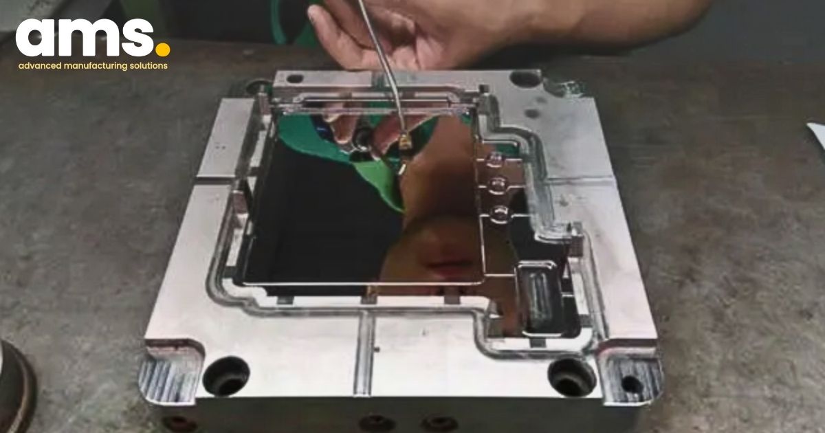 Đánh bóng khuôn thủ công bằng bột kim cương 