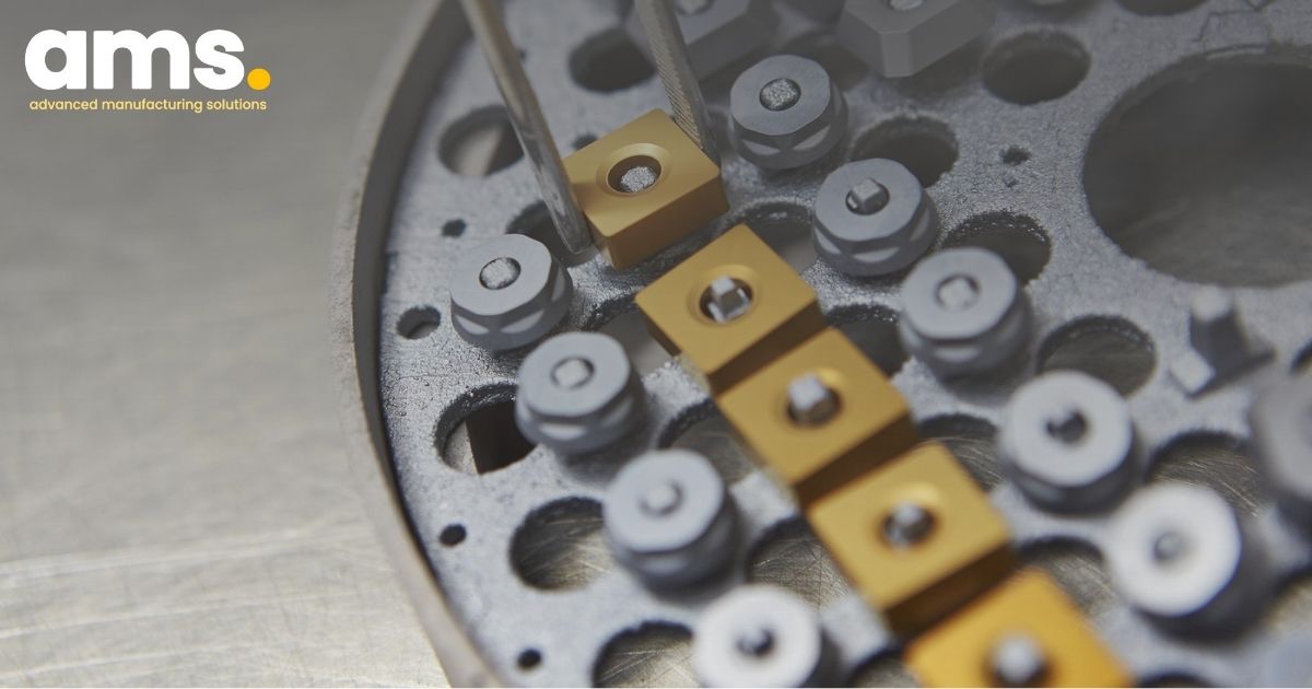 Mảnh dao tiện, Insert và Chip tiện hợp kim